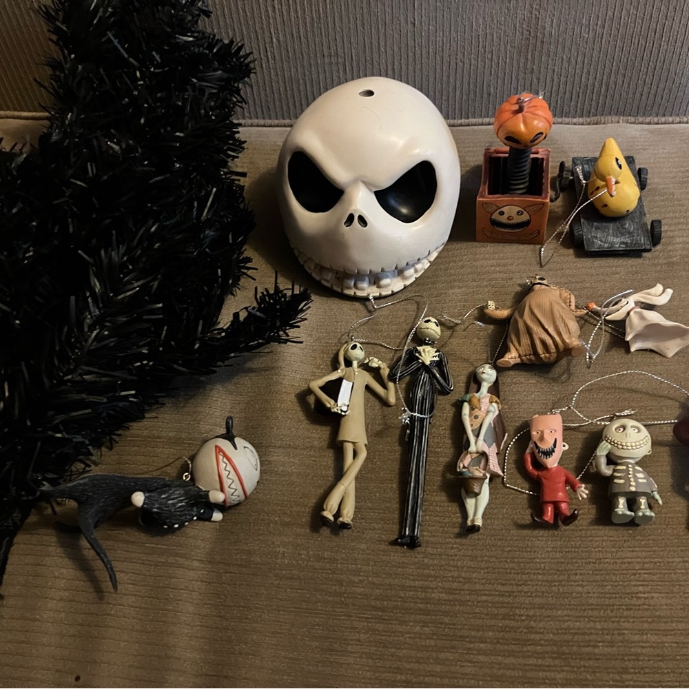 Nightmare before Xmas Halloween Themed tree Figurine Set